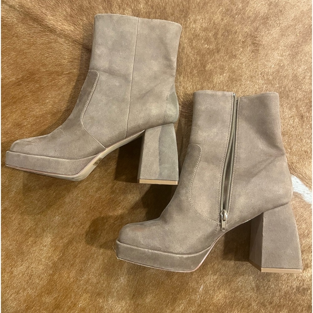 Dolce Vita Size 9 Brown Suede Block Heel Booties